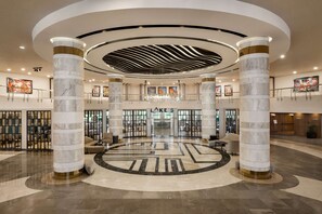 3 restaurants; breakfast, lunch, and dinner served - Radisson Blu Hotel & Convention Center, Alexandria (Al-'Amriyah)