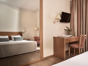 Chambre Supérieure Double ou avec lits jumeaux, balcon, vue ville