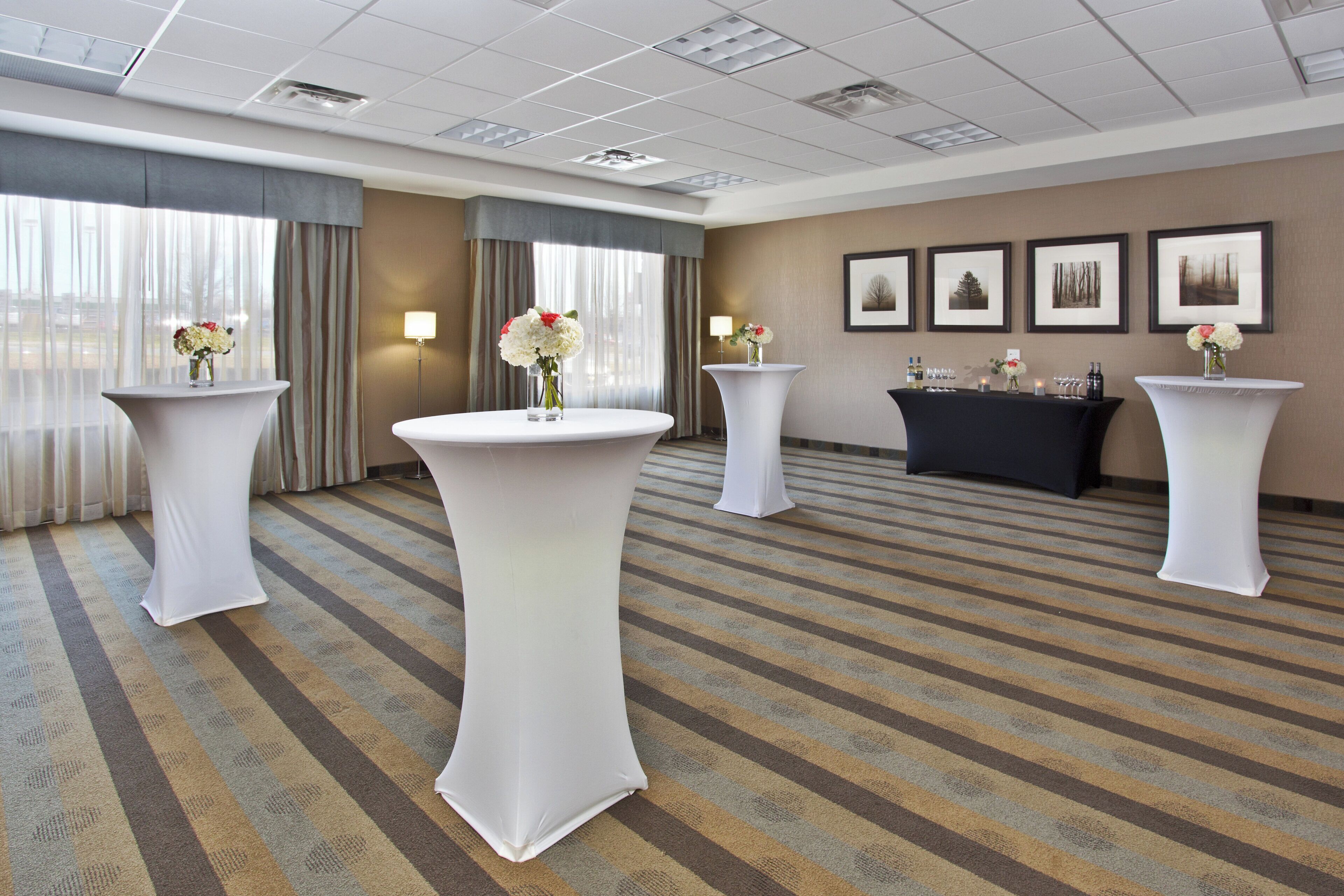 Photo - Holiday Inn Express & Suites Kingston Central by IHG