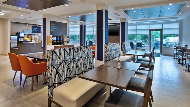 Bao gồm bữa sáng buffet hàng ngày