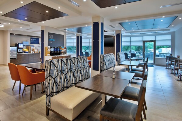 Petit déjeuner buffet compris tous les jours