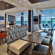 Holiday Inn Express & Suites Kingston Central by IHG
