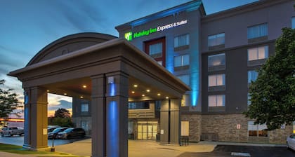 Holiday Inn Express & Suites Kingston Central, an IHG Hotel