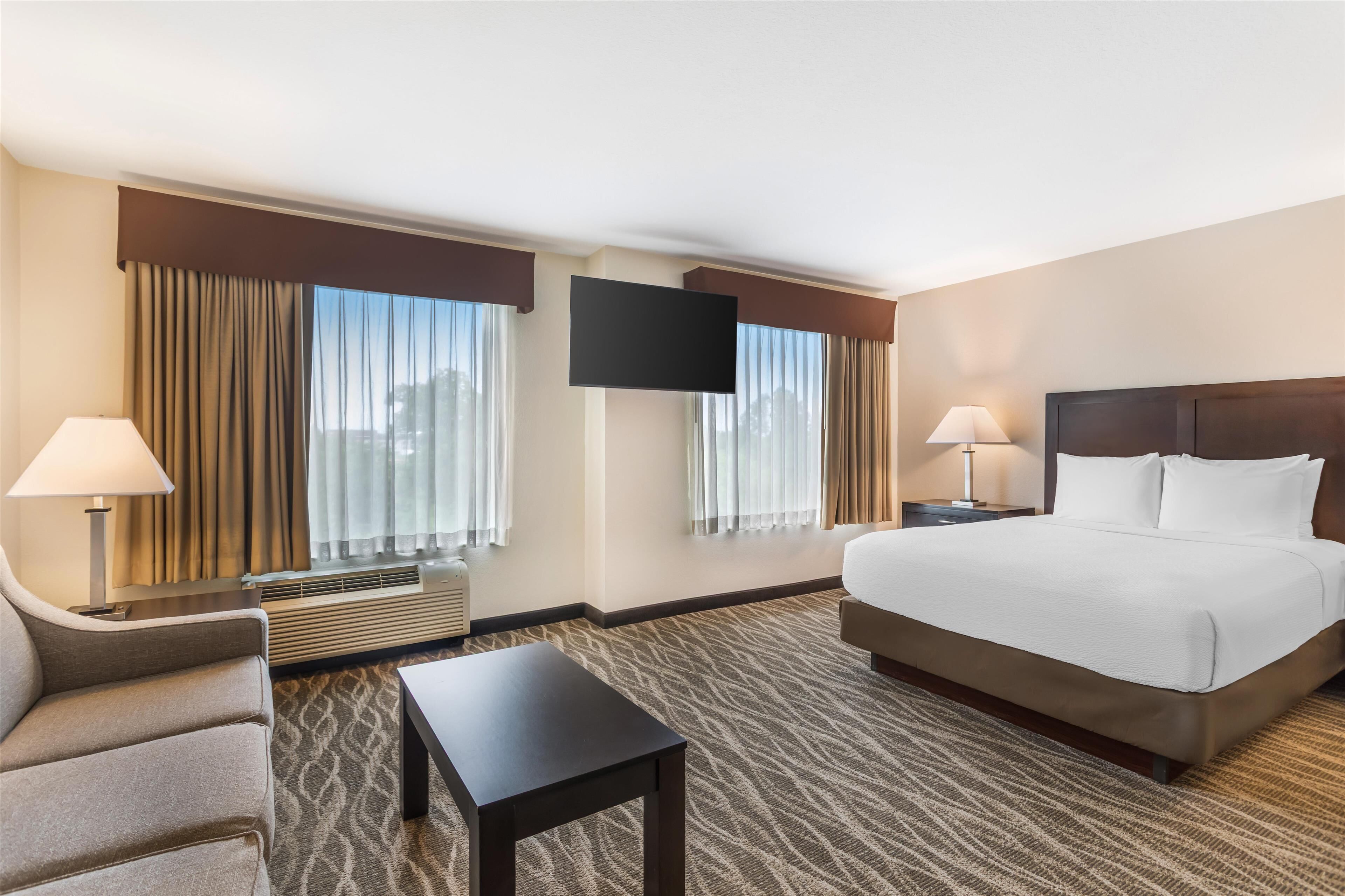 Escritorio y espacio para trabajar con laptop 