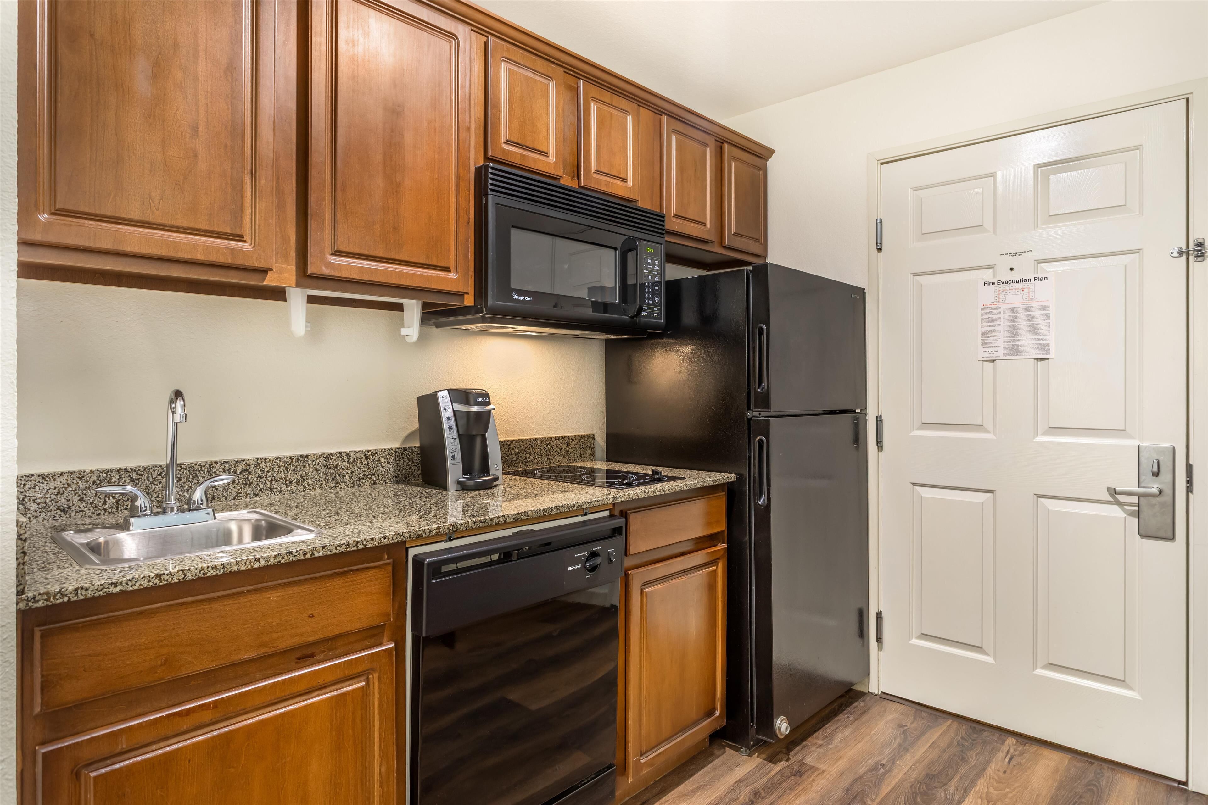 Suite, 2 Queen Beds, Non Smoking, Kitchen | Private kitchen | Fridge, microwave, coffee/tea maker, dining tables