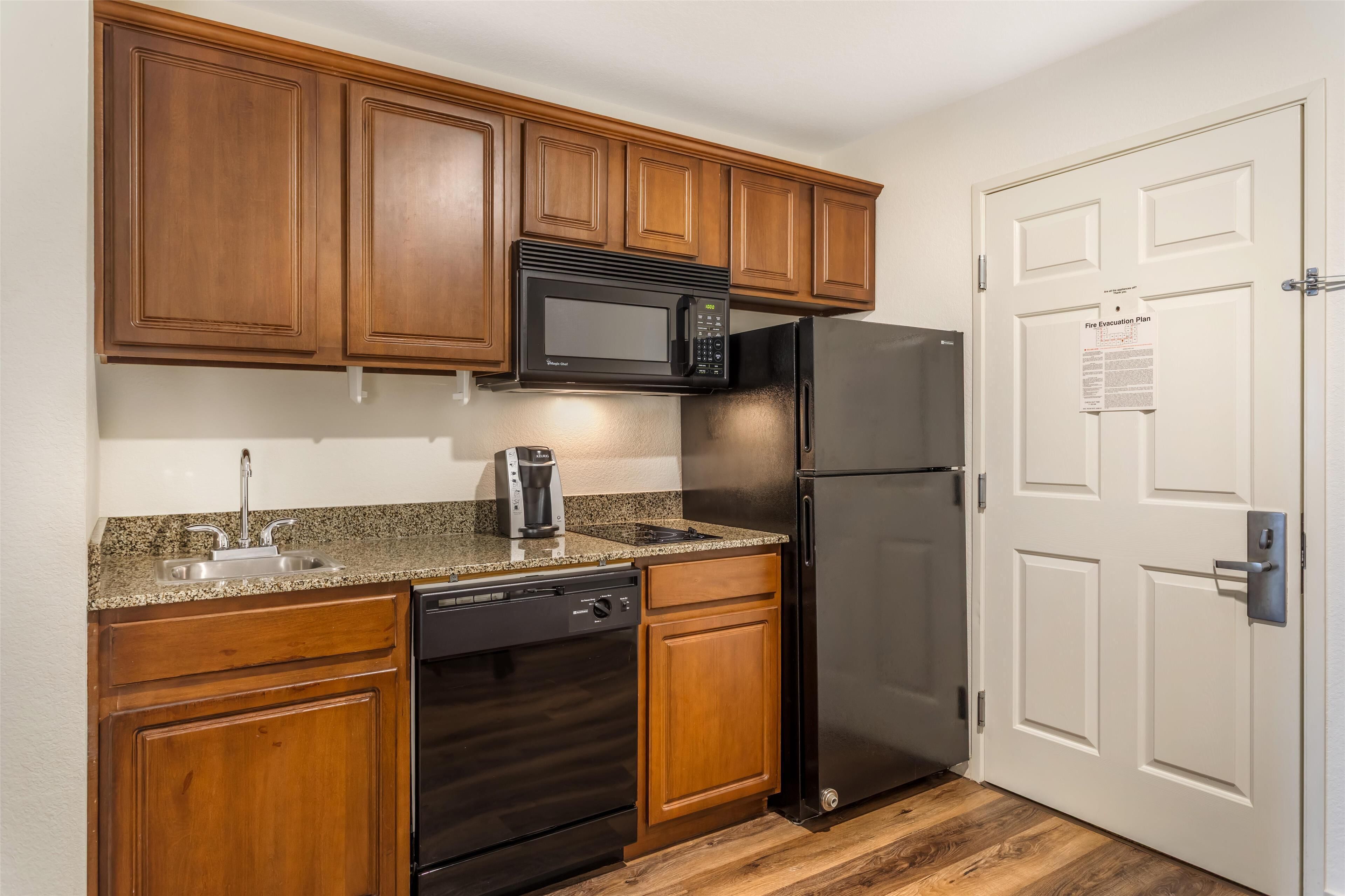 suite, multiple beds, non smoking, kitchen (with sofabed) | desk, laptop workspace, iron/ironing board, rollaway beds