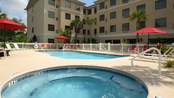 Outdoor pool, pool loungers