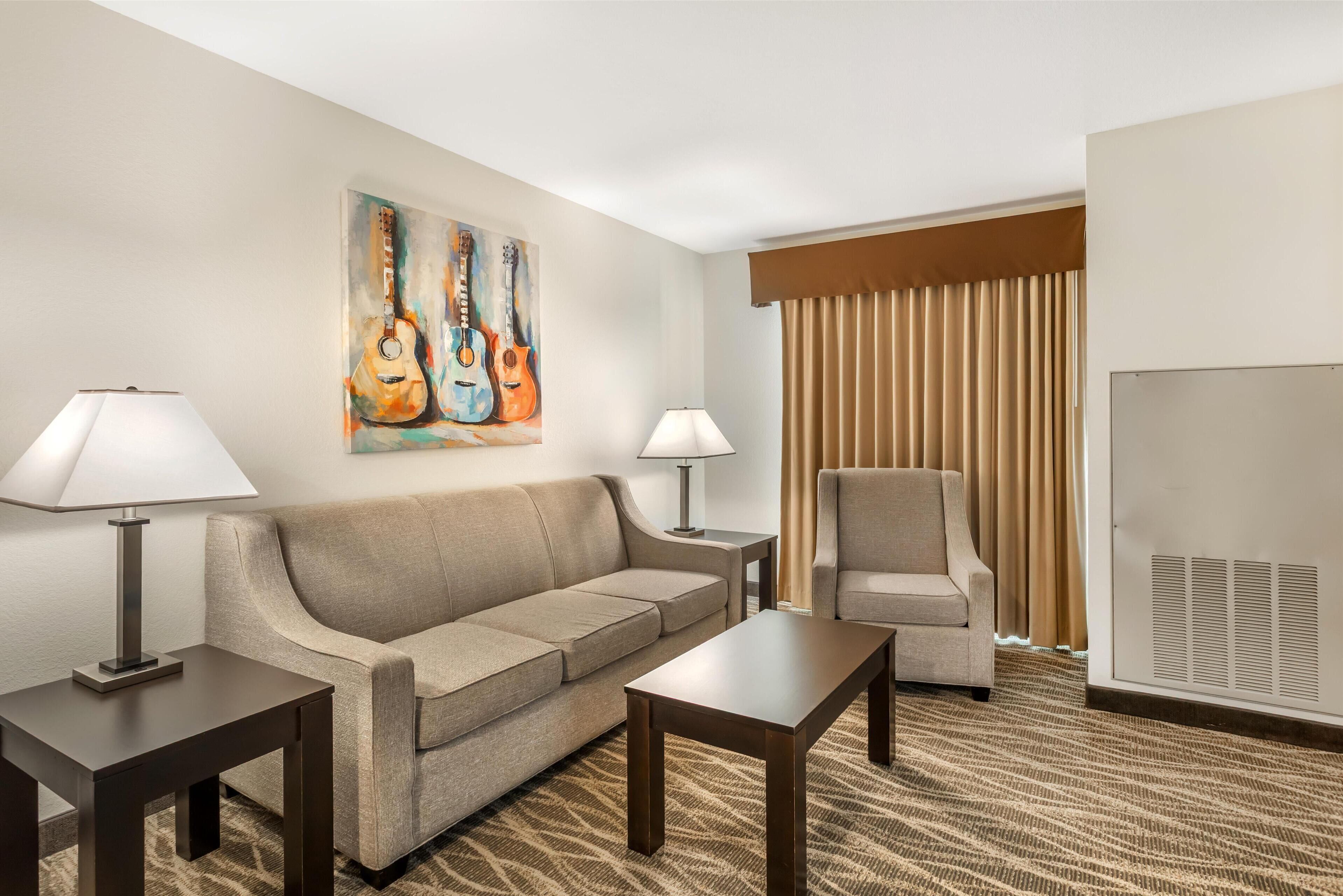 suite, multiple beds, non smoking, kitchen (with sofabed) | desk, laptop workspace, iron/ironing board, rollaway beds