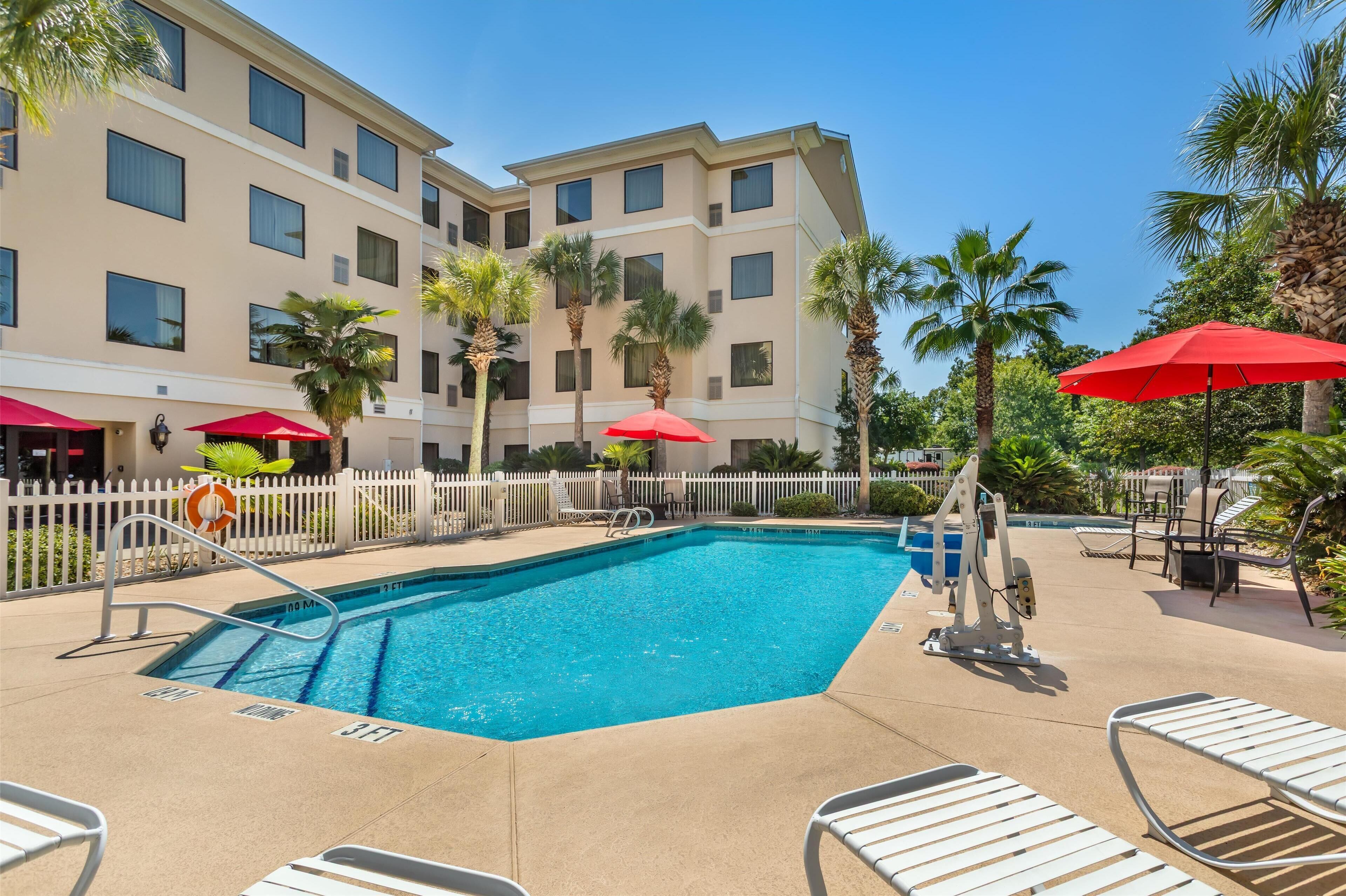 outdoor pool, open 8:00 am to 9:00 pm, pool loungers