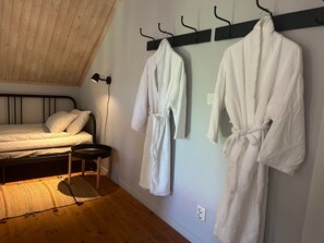 Standard Cabin | Individually furnished, desk, laptop workspace, iron/ironing board - Wallby Säteri (Vetlanda)