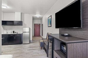 Bureau, espace de travail pour ordinateur portable, rideaux occultants