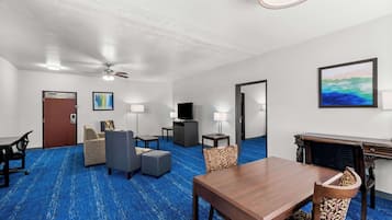 Suite, 1 King Bed, Non Smoking, Kitchen (with Single Sofabed) | Desk, laptop workspace, blackout curtains, iron/ironing board