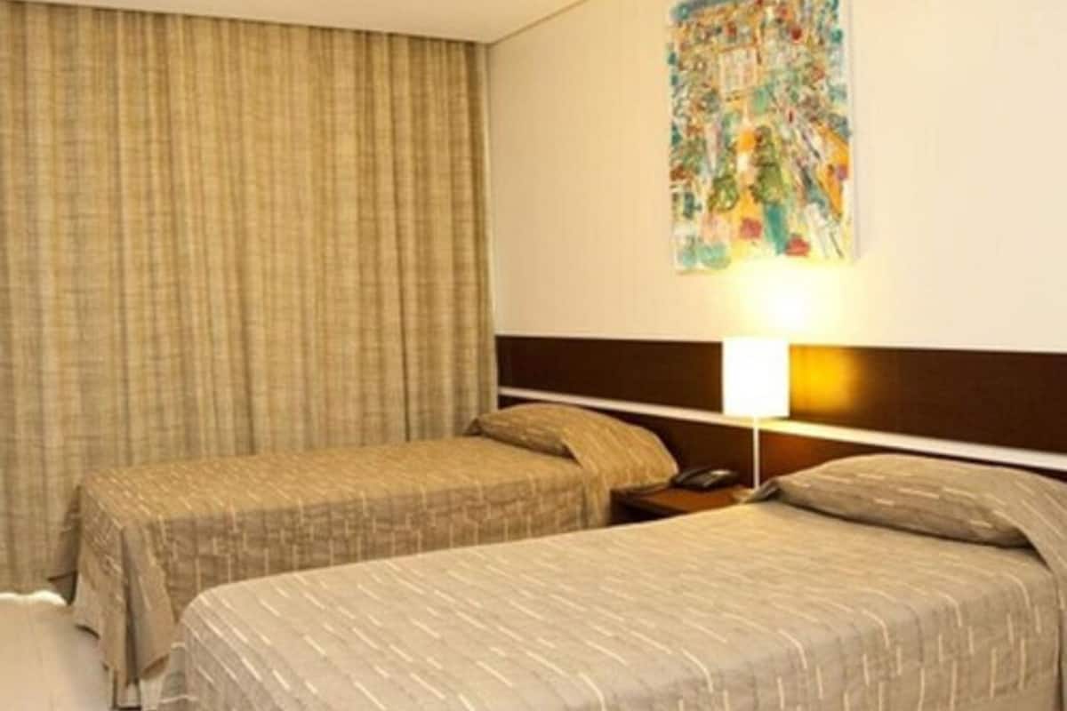 SUITE EXECUTIVA DUPLO SOLTEIRO | Minibar, brankas, meja kerja, dan ruang kerja ramah laptop