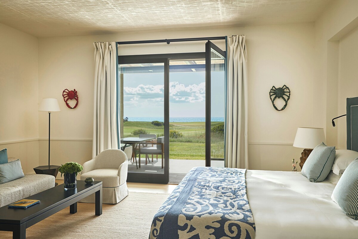 Family Suite, 2 Bedrooms | Minibar, in-room safe, desk, soundproofing
