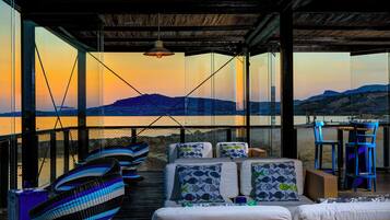 4 restaurants, breakfast, lunch, dinner served; Mediterranean cuisine