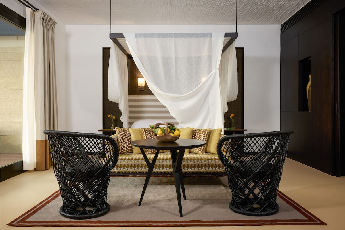 Frigobar, cofres nos quartos, individualmente decorados, escrivaninha