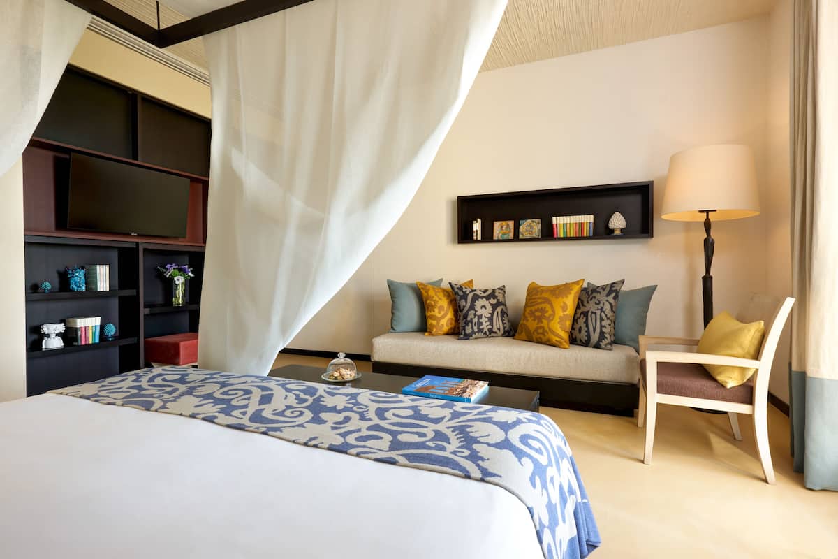 Frigobar, cofres nos quartos, individualmente decorados, escrivaninha