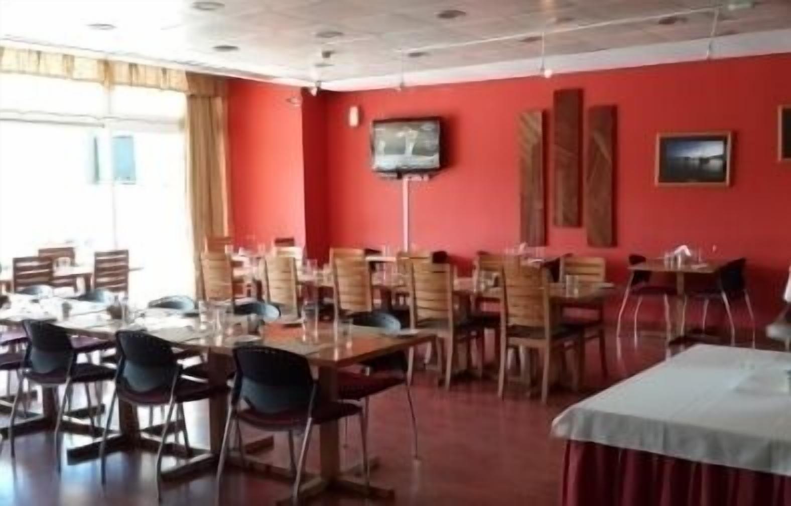 Breakfast, lunch, dinner served; Regional cuisine 