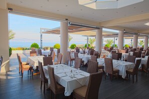 3 restaurants; breakfast, lunch and dinner served  - Kipriotis Panorama Hotel & Suites by Anayia All Inclusive Resorts (Kos)