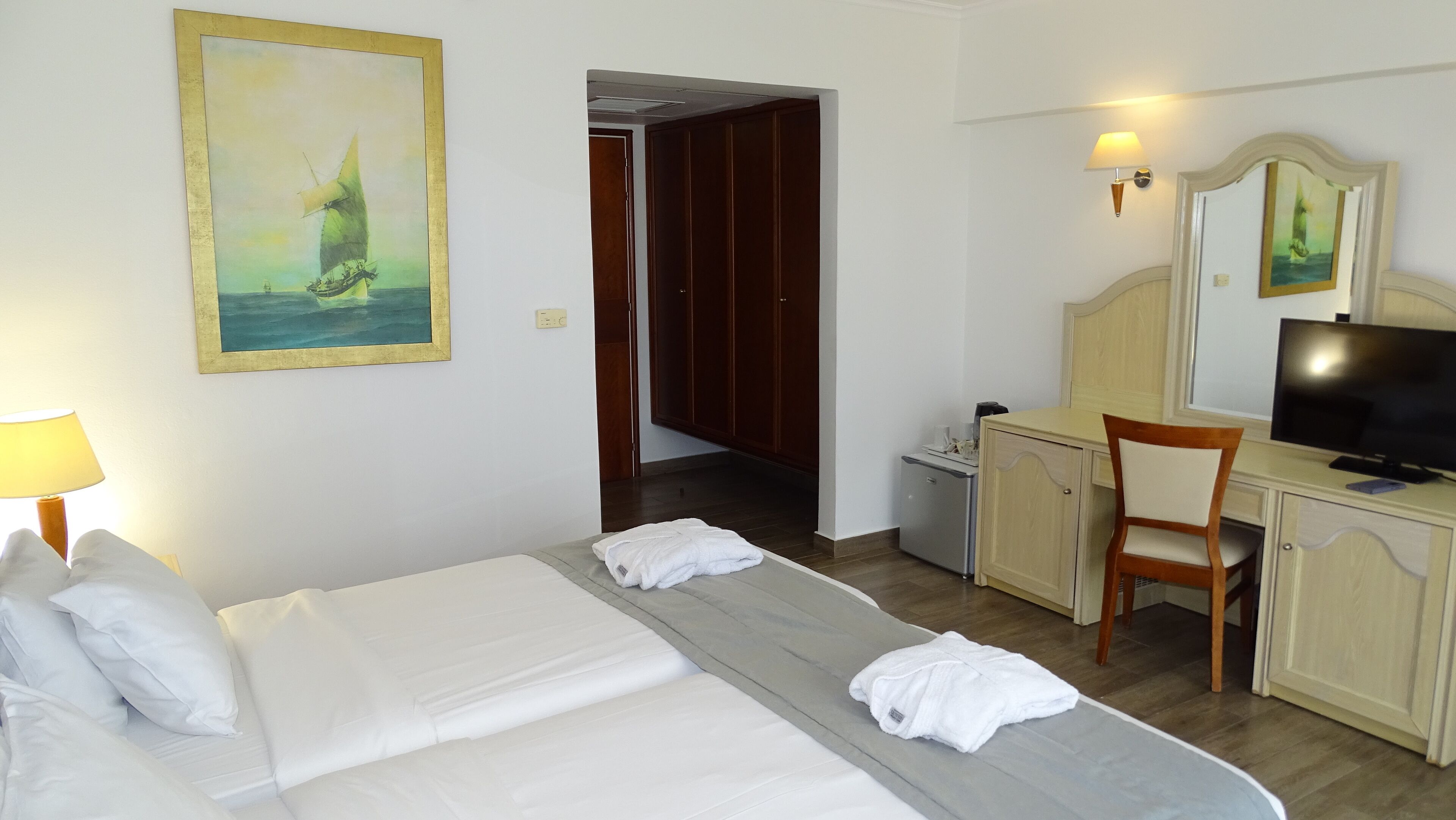 Superior Double Room, Sea View | Free minibar items, in-room safe, desk, free WiFi