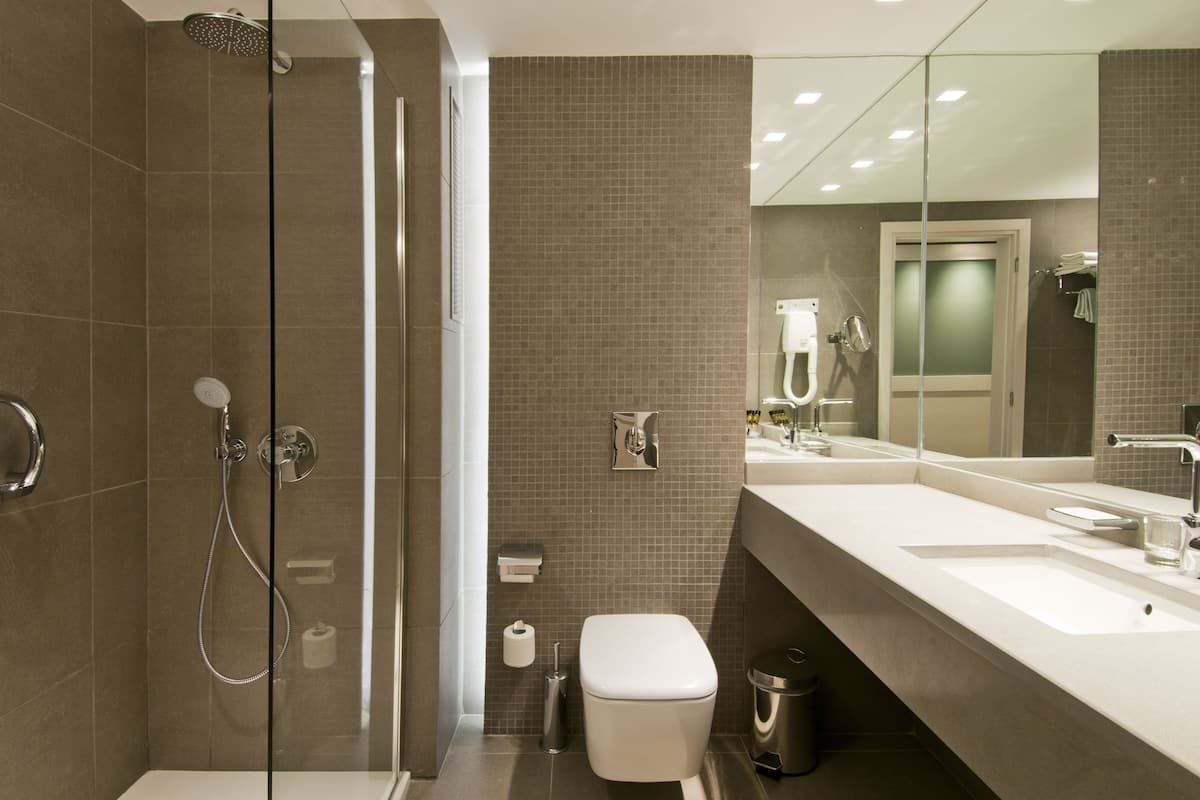 deluxe double room | bathroom | free toiletries, hair dryer, towels, soap