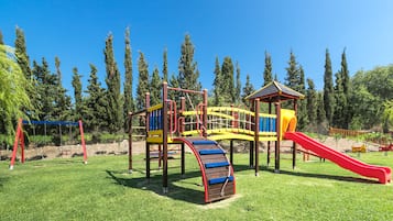 Children’s play area – outdoor