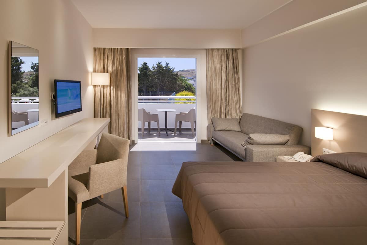 deluxe double room | in-room safe, blackout curtains, soundproofing, free cots/infant beds