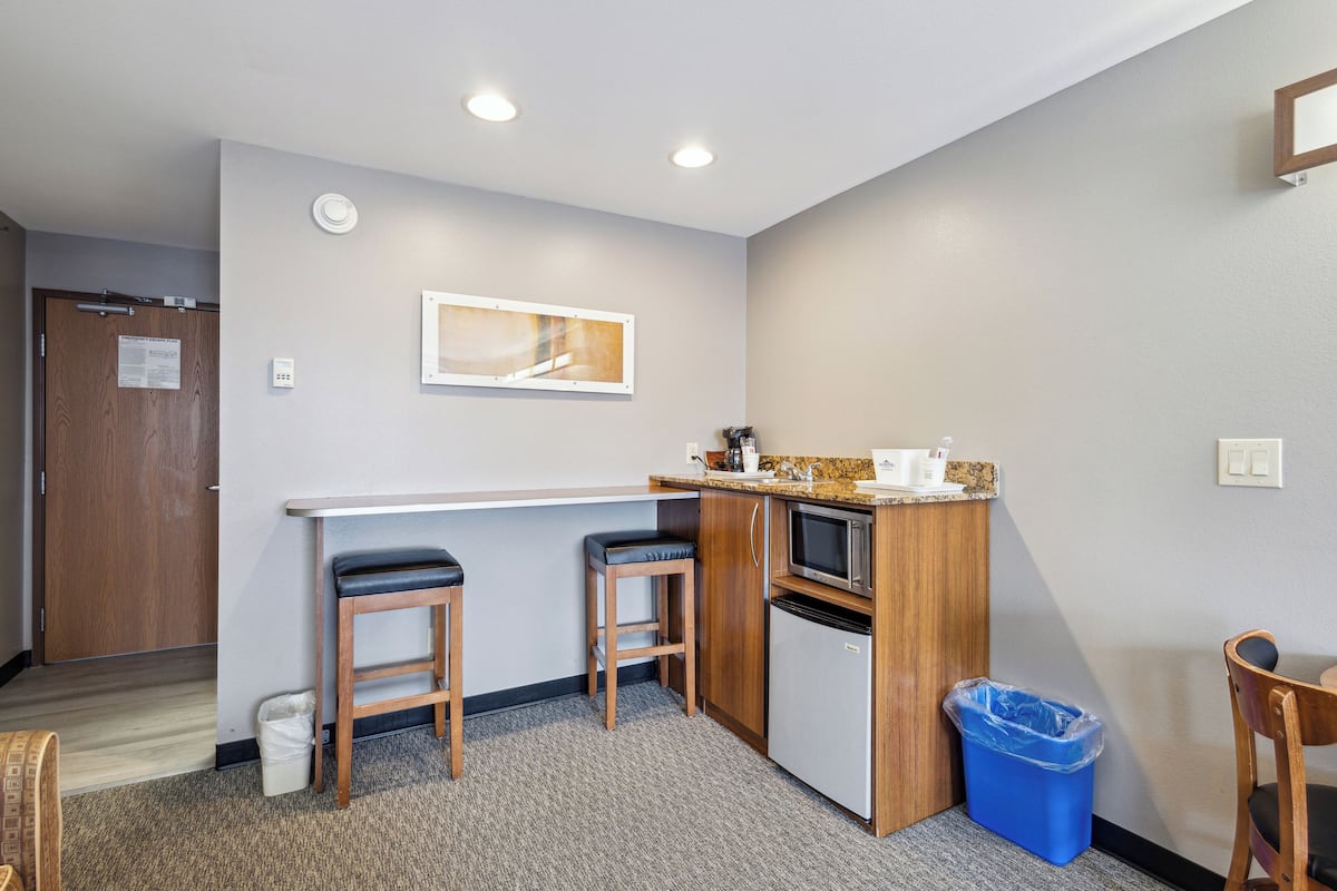 standard room, 2 queen beds, accessible | private kitchen | microwave, coffee/tea maker