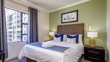 2 bedrooms, down comforters, in-room safe, laptop workspace