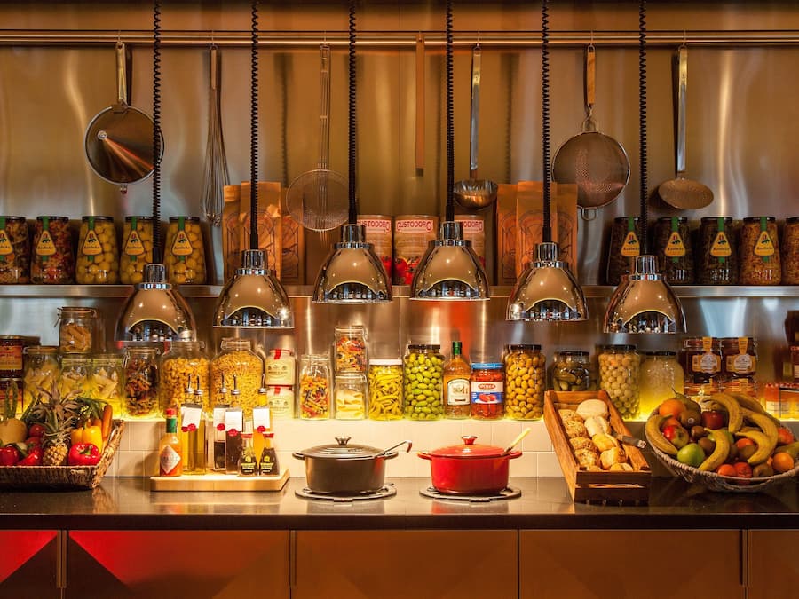 Dagelijks ontbijtbuffet (EUR 18.00 per persoon)