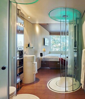 Dusche, Hydromassagedusche, umweltfreundliche Kosmetikartikel