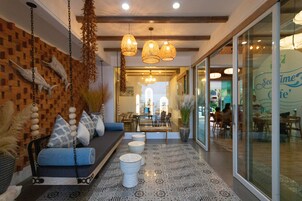 Breakfast, lunch, dinner served; international cuisine, beach views 