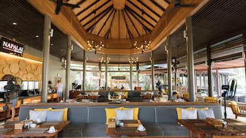 3 restaurants, spécialités Cuisine internationale