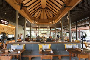 3 restaurants, breakfast, lunch, dinner served; international cuisine