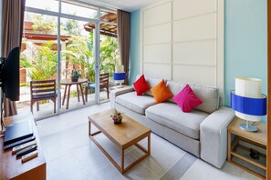 In-room safe, desk, free cots/infant beds, free WiFi - APSARA Beachfront Resort and Villa (Takua Pa)