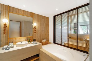 Deluxe Room, Sea View | Bathroom | Eco-friendly toiletries, hair dryer, bathrobes, slippers
