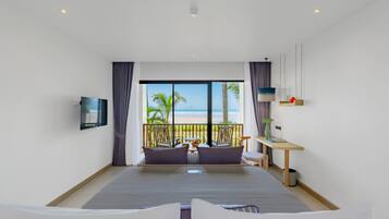Deluxe Room, Sea View | Bathroom | Eco-friendly toiletries, hair dryer, bathrobes, slippers