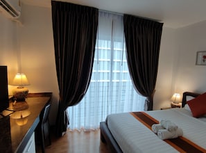 Minibar, desk, free WiFi - The Bedrooms Boutique Hotel (Bangkok)