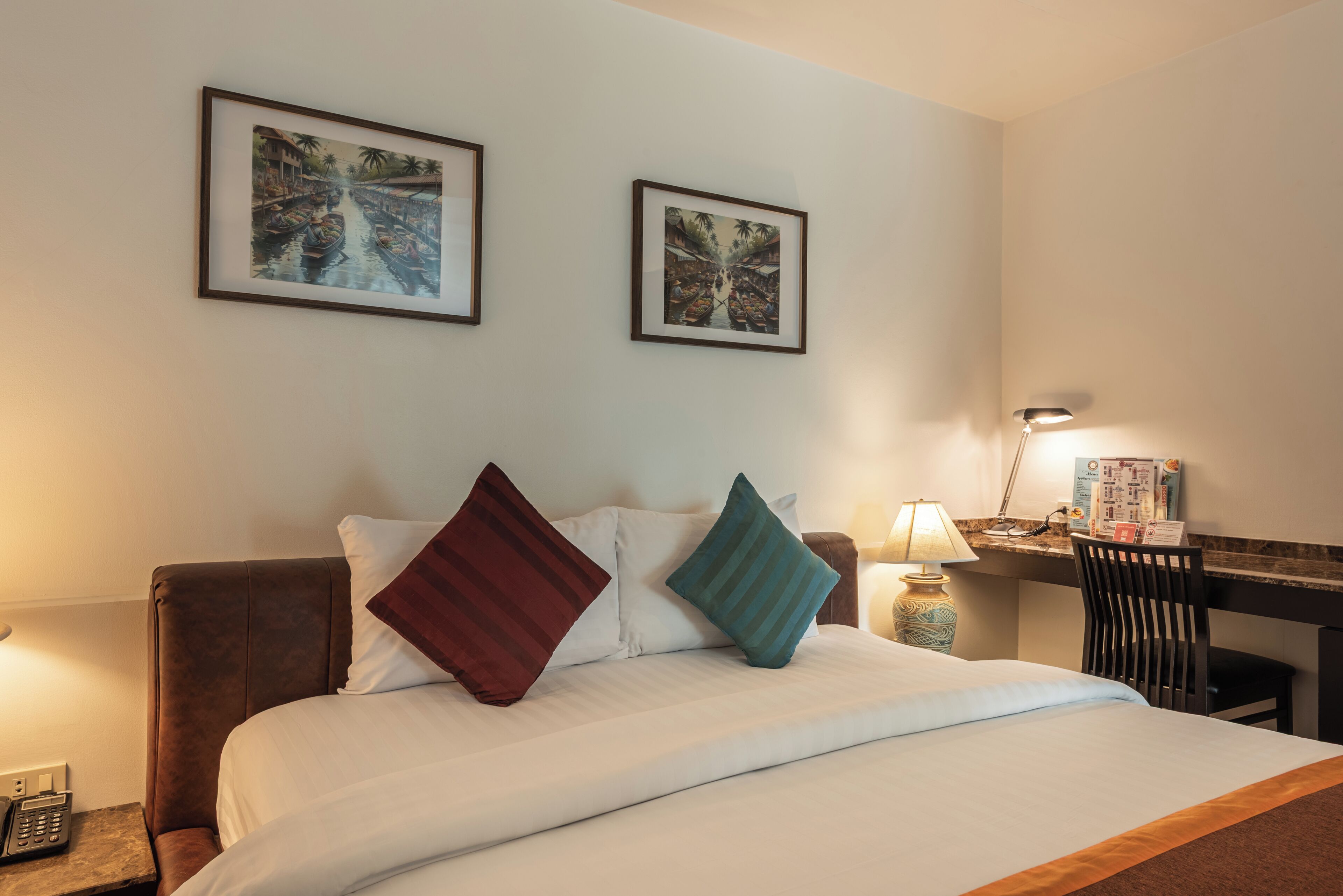 The Bedrooms Executive Corner | Minibar, desk, free WiFi