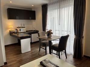 Minibar, desk, free WiFi - The Bedrooms Boutique Hotel (Bangkok)