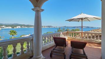 Quarto casal luxo, 1 cama King, vista para o mar, em edifício anexo | Frigobar, cofres nos quartos, escrivaninha