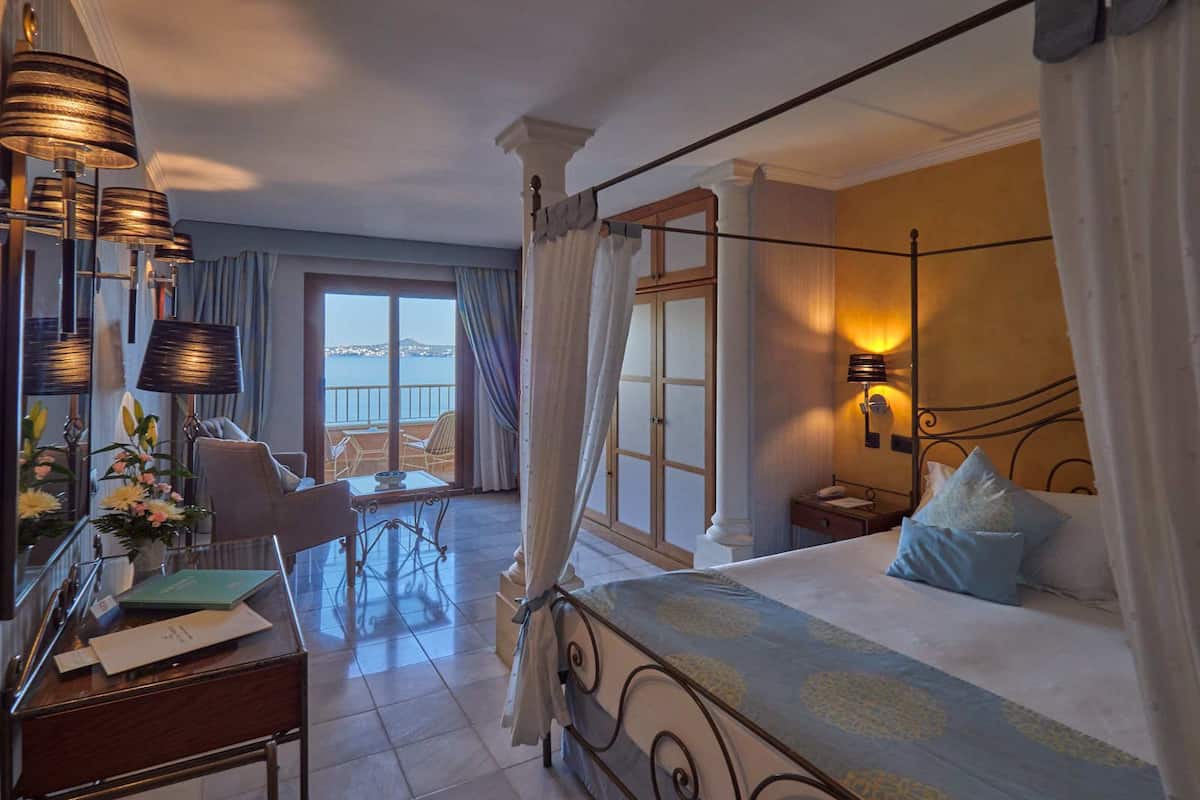 Junior Suite, Sea View | Minibar, in-room safe, desk, iron/ironing board (on request)