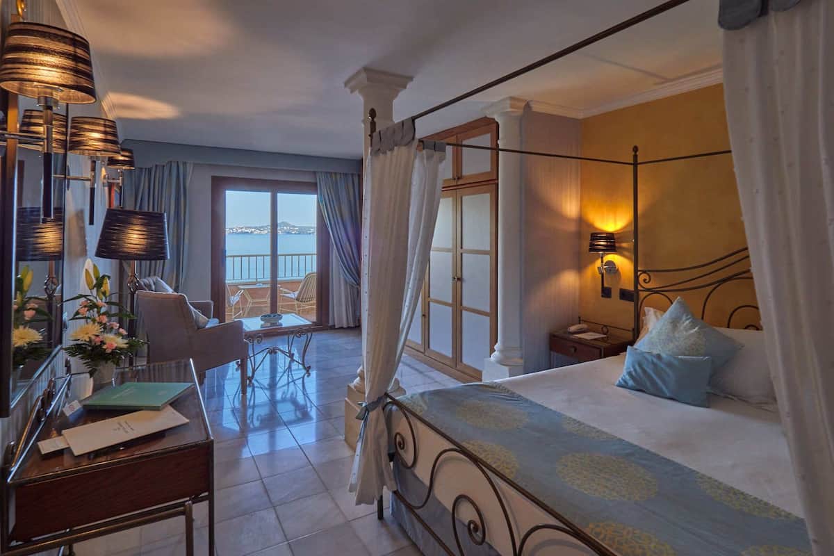 junior suite, sea view | minibar, in-room safe, desk, iron/ironing board