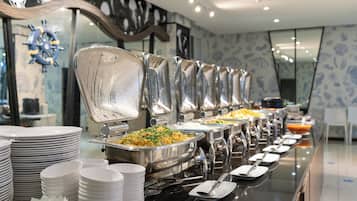 Tägliches Frühstücksbuffet gegen Gebühr
