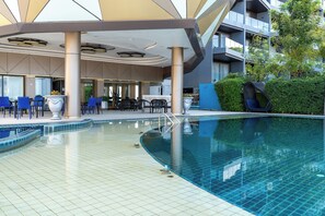 Outdoor pool, pool loungers