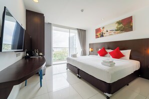 Desk, free WiFi, bed sheets - Rodina Beach Hotel (Pattaya)