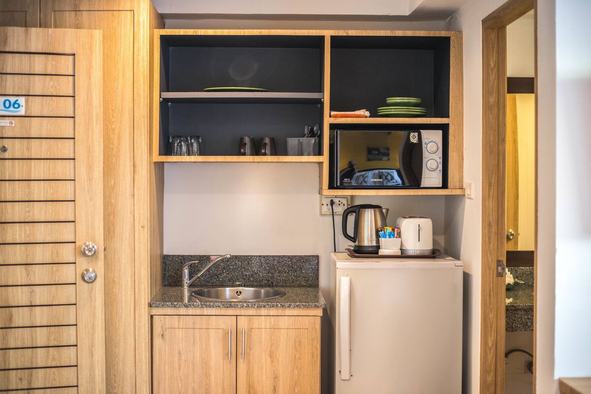 studio | private kitchenette | fridge, microwave, electric kettle, high chair