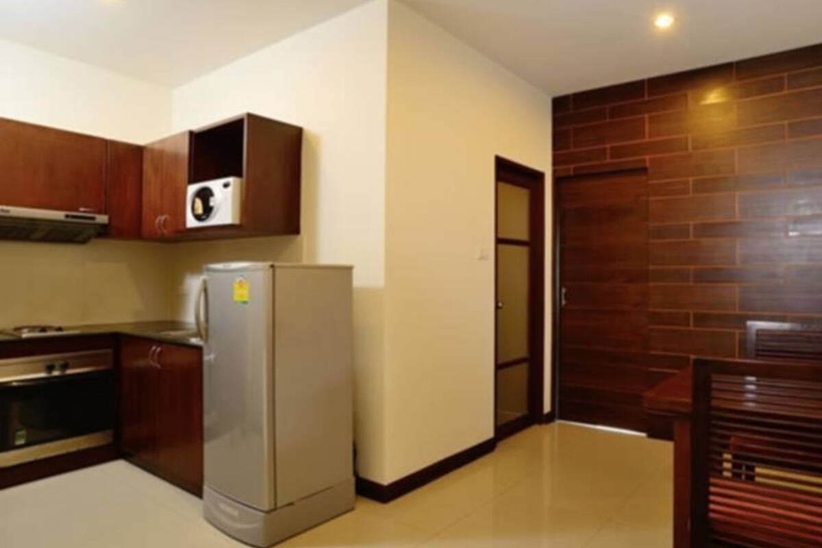 one-bedroom apartment | private kitchen | fridge, microwave, electric kettle, high chair