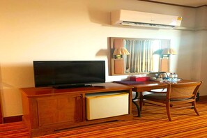 ملاءات للفراش لا تسبب الحساسية ومكتب وستائر تعتيم وأسرّة قابلة للطي