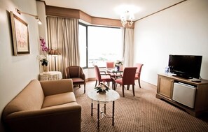 Deluxe Room | Living area